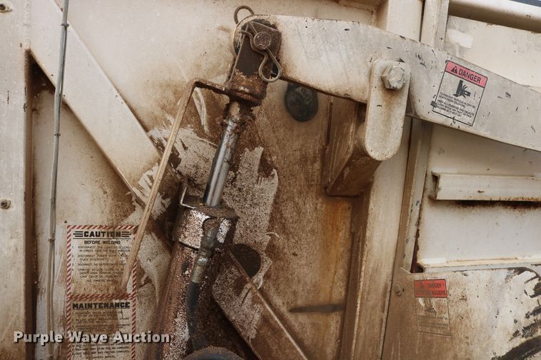 image for item DD6080 2001 Sterling feed mixer truck