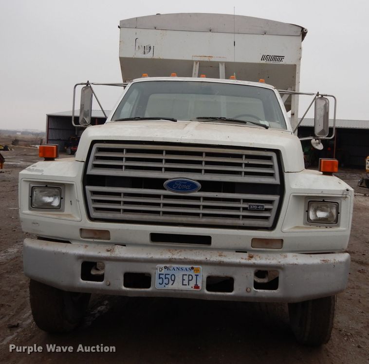 image for item DE4289 1988 Ford F600 fertilizer tender truck