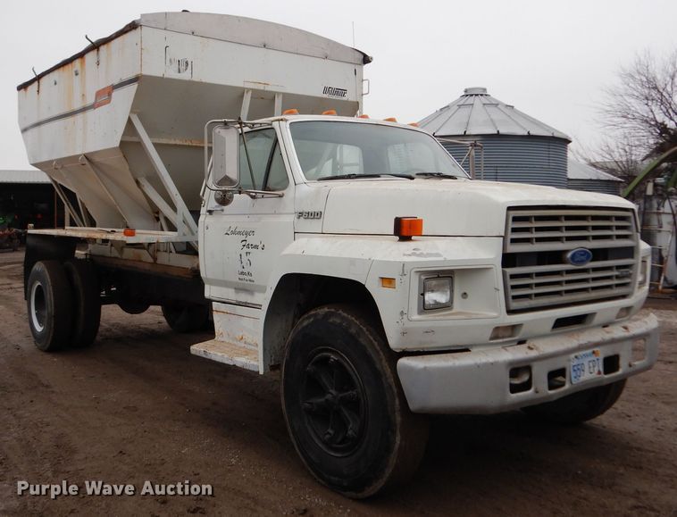 image for item DE4289 1988 Ford F600 fertilizer tender truck