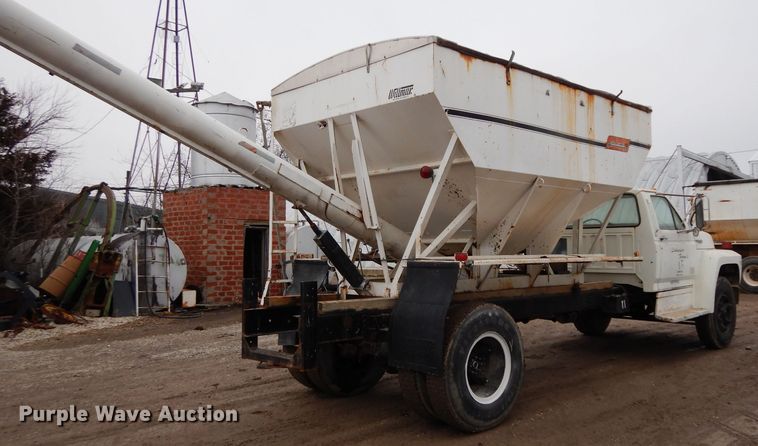 image for item DE4289 1988 Ford F600 fertilizer tender truck