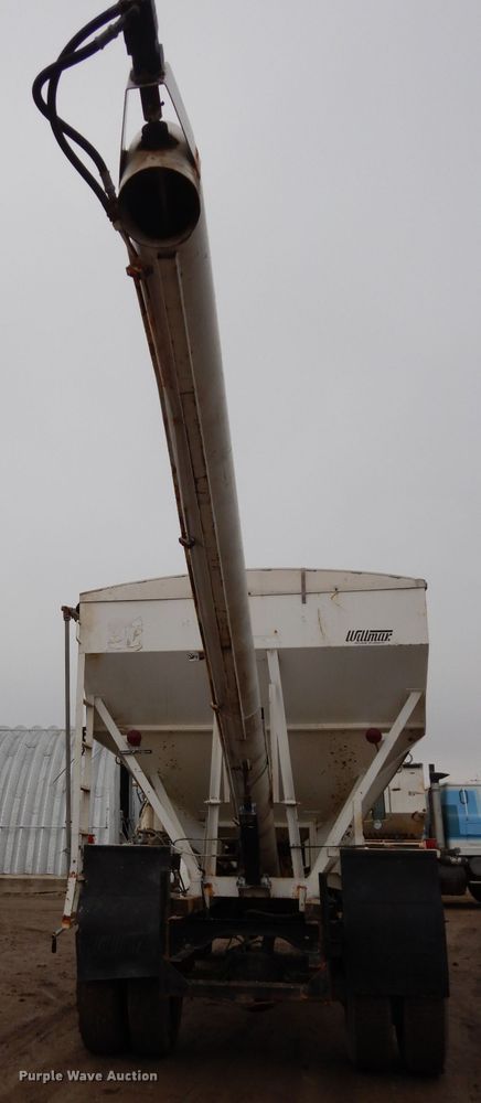 image for item DE4289 1988 Ford F600 fertilizer tender truck