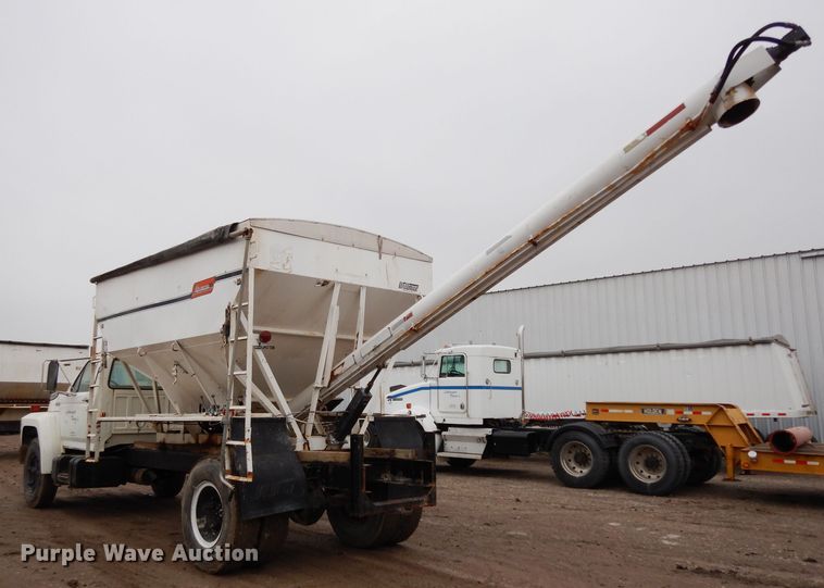 image for item DE4289 1988 Ford F600 fertilizer tender truck