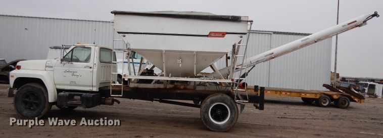 image for item DE4289 1988 Ford F600 fertilizer tender truck