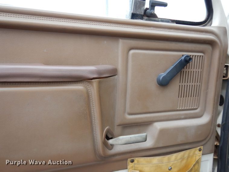 image for item DE4289 1988 Ford F600 fertilizer tender truck