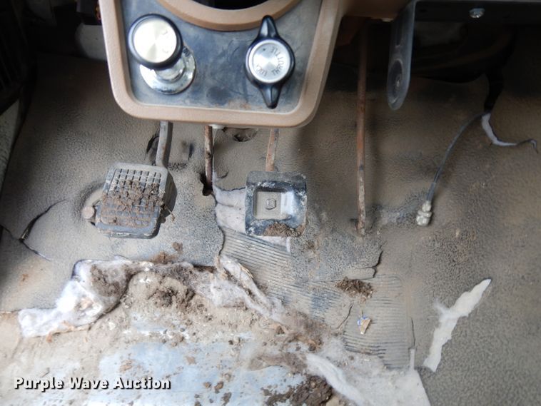 image for item DE4289 1988 Ford F600 fertilizer tender truck