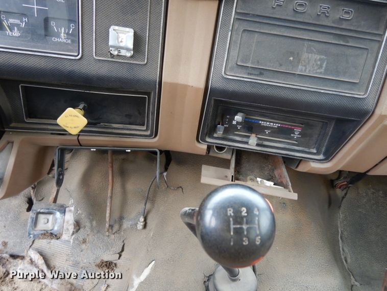 image for item DE4289 1988 Ford F600 fertilizer tender truck