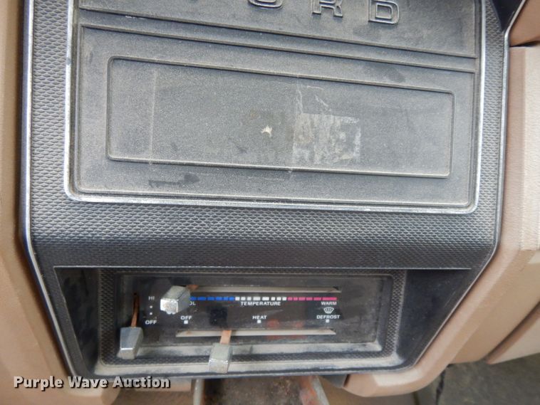 image for item DE4289 1988 Ford F600 fertilizer tender truck