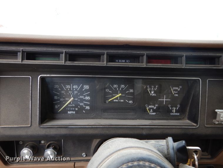 image for item DE4289 1988 Ford F600 fertilizer tender truck