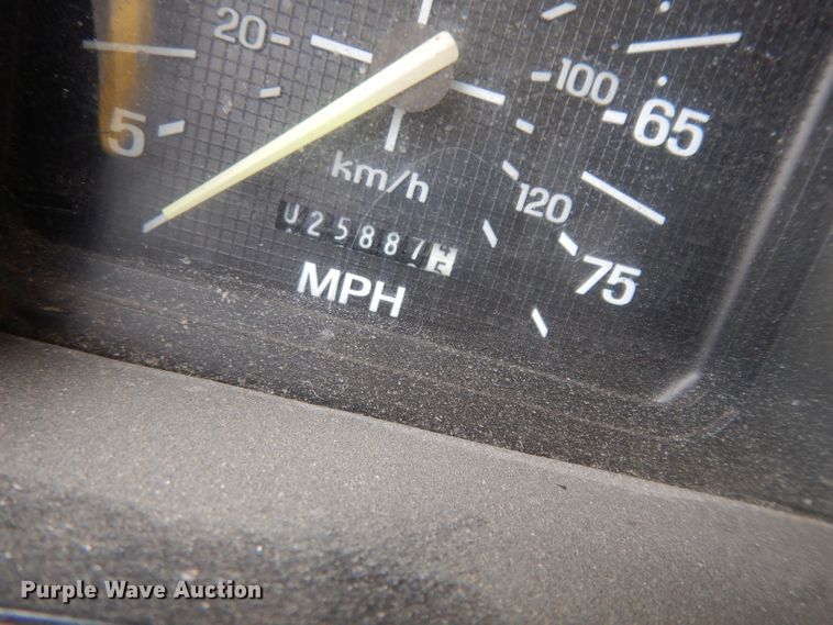 image for item DE4289 1988 Ford F600 fertilizer tender truck