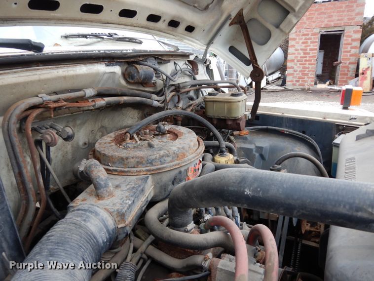 image for item DE4289 1988 Ford F600 fertilizer tender truck