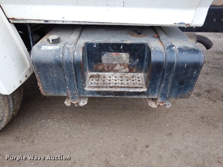 image for item DE4289 1988 Ford F600 fertilizer tender truck