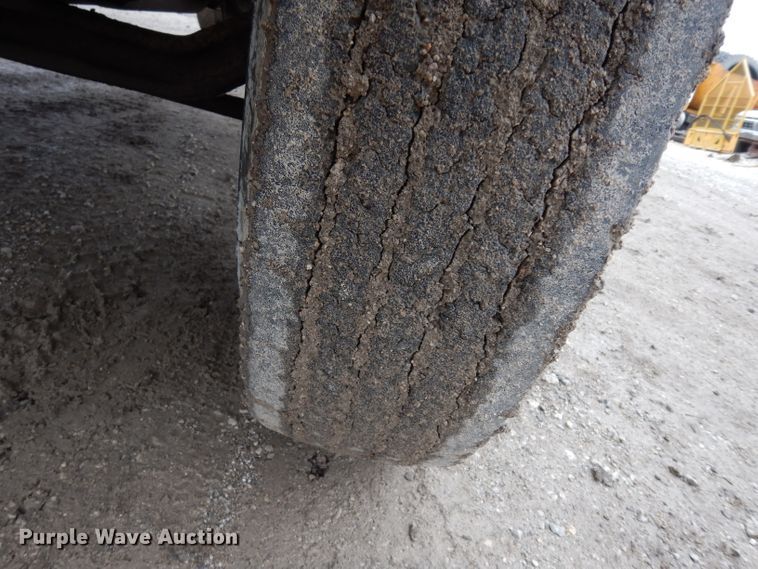 image for item DE4289 1988 Ford F600 fertilizer tender truck