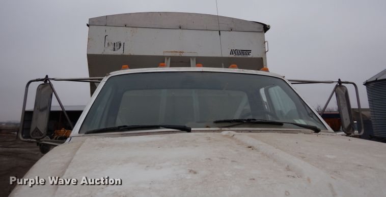 image for item DE4289 1988 Ford F600 fertilizer tender truck