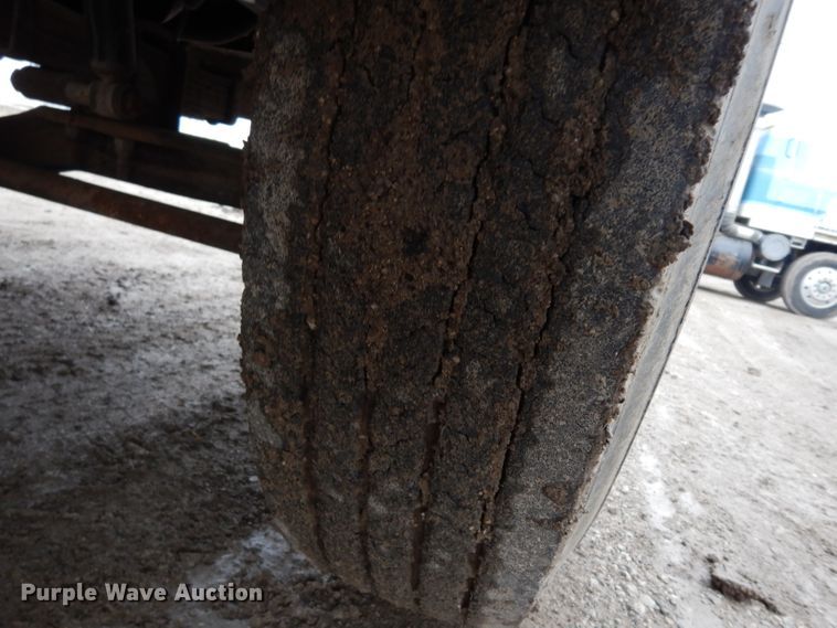 image for item DE4289 1988 Ford F600 fertilizer tender truck