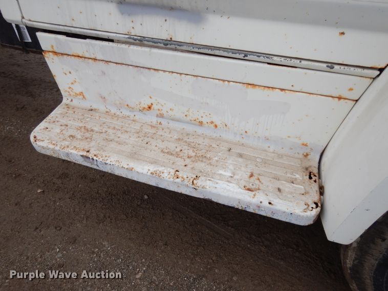 image for item DE4289 1988 Ford F600 fertilizer tender truck