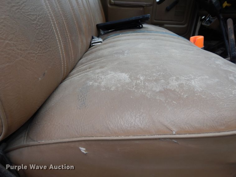 image for item DE4289 1988 Ford F600 fertilizer tender truck