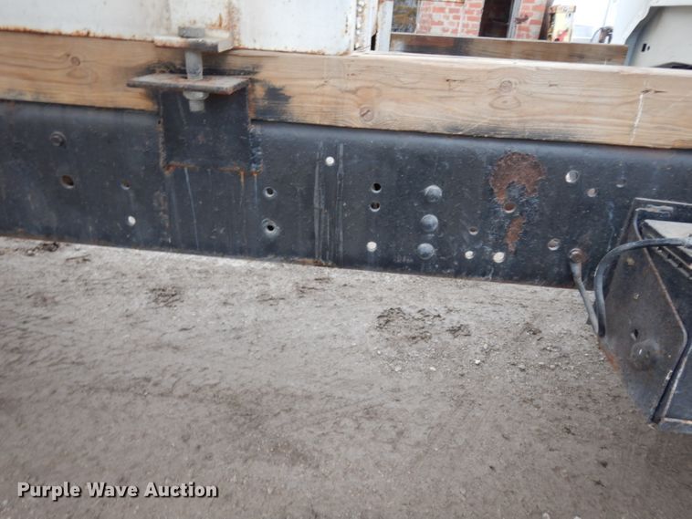 image for item DE4289 1988 Ford F600 fertilizer tender truck