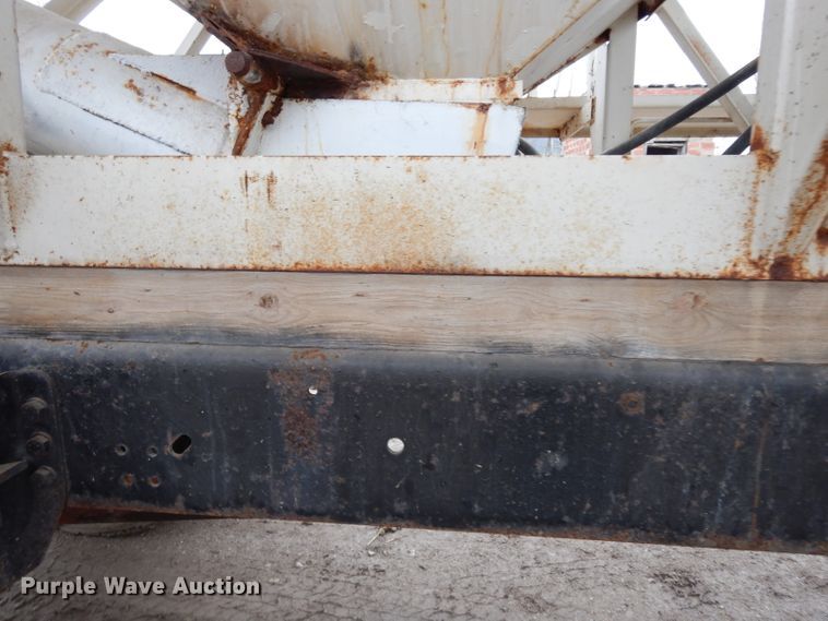 image for item DE4289 1988 Ford F600 fertilizer tender truck