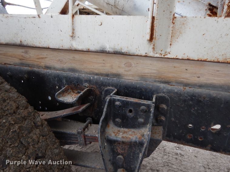 image for item DE4289 1988 Ford F600 fertilizer tender truck