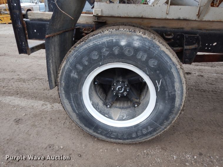 image for item DE4289 1988 Ford F600 fertilizer tender truck