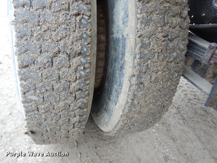 image for item DE4289 1988 Ford F600 fertilizer tender truck