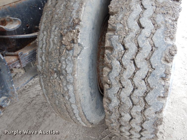 image for item DE4289 1988 Ford F600 fertilizer tender truck