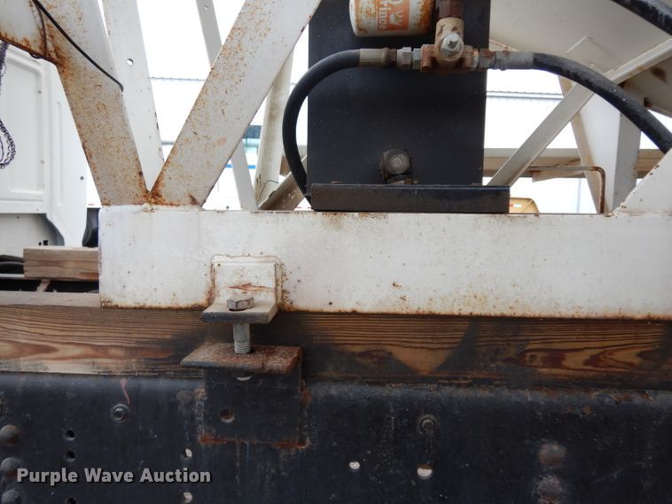 image for item DE4289 1988 Ford F600 fertilizer tender truck