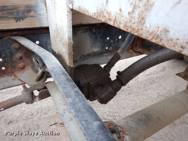 image for item DE4289 1988 Ford F600 fertilizer tender truck