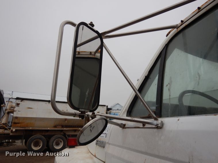 image for item DE4289 1988 Ford F600 fertilizer tender truck