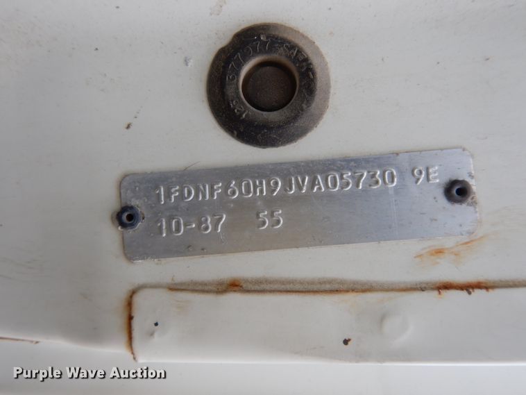 image for item DE4289 1988 Ford F600 fertilizer tender truck