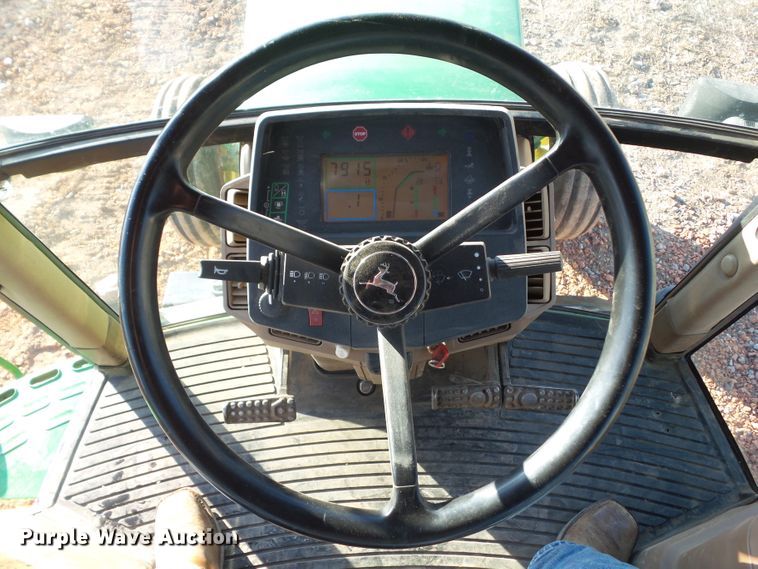 image for item DF0823 1998 John Deere 7810 tractor