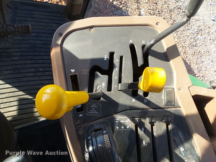 image for item DF0823 1998 John Deere 7810 tractor