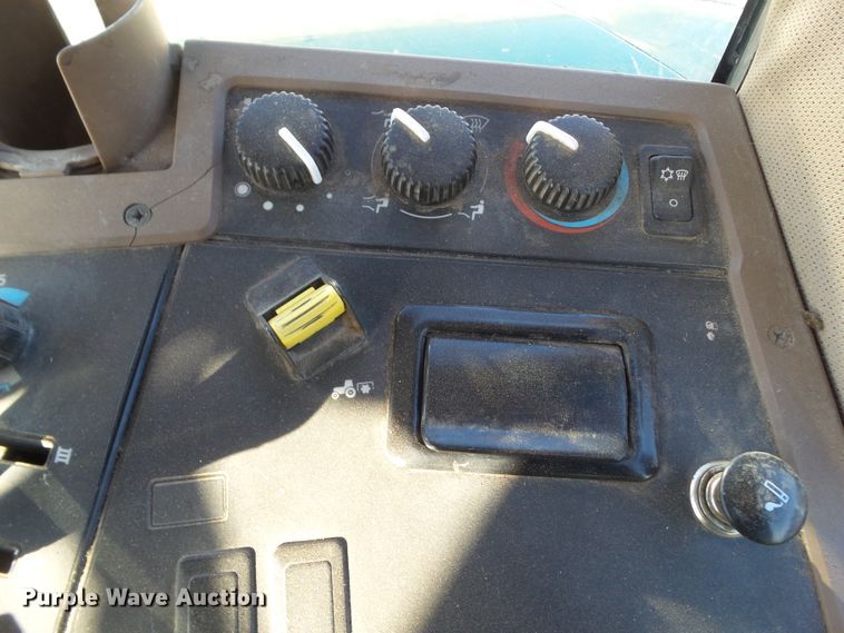 image for item DF0823 1998 John Deere 7810 tractor