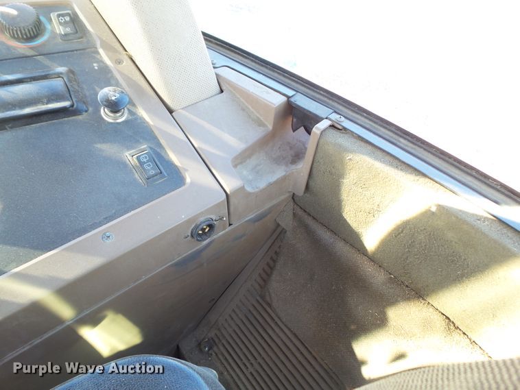 image for item DF0823 1998 John Deere 7810 tractor