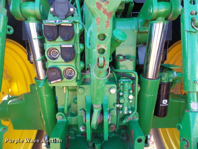 image for item DF0823 1998 John Deere 7810 tractor
