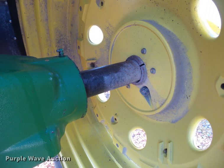 image for item DF0823 1998 John Deere 7810 tractor