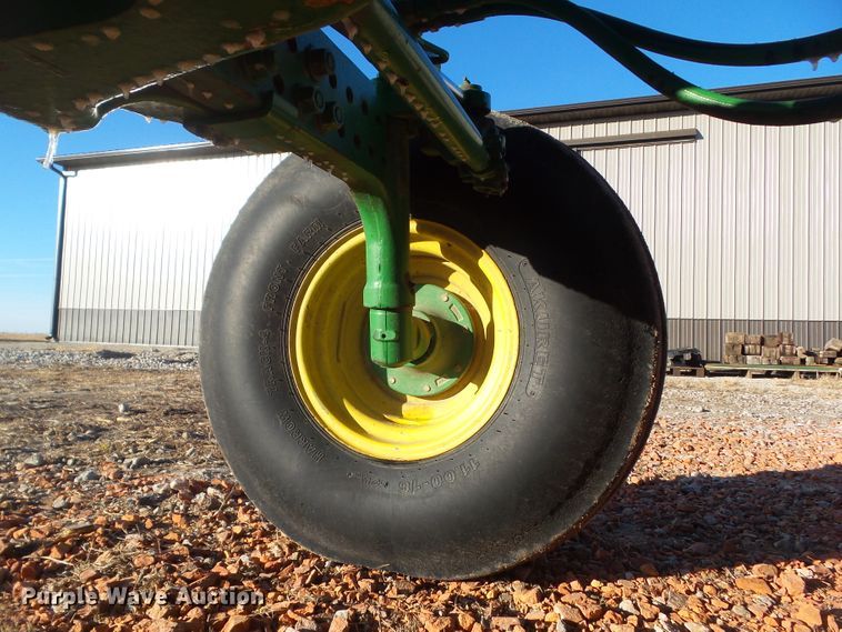 image for item DF0823 1998 John Deere 7810 tractor