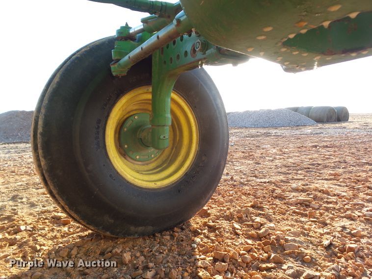 image for item DF0823 1998 John Deere 7810 tractor