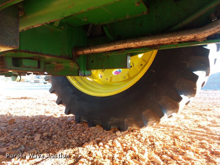 image for item DF0823 1998 John Deere 7810 tractor