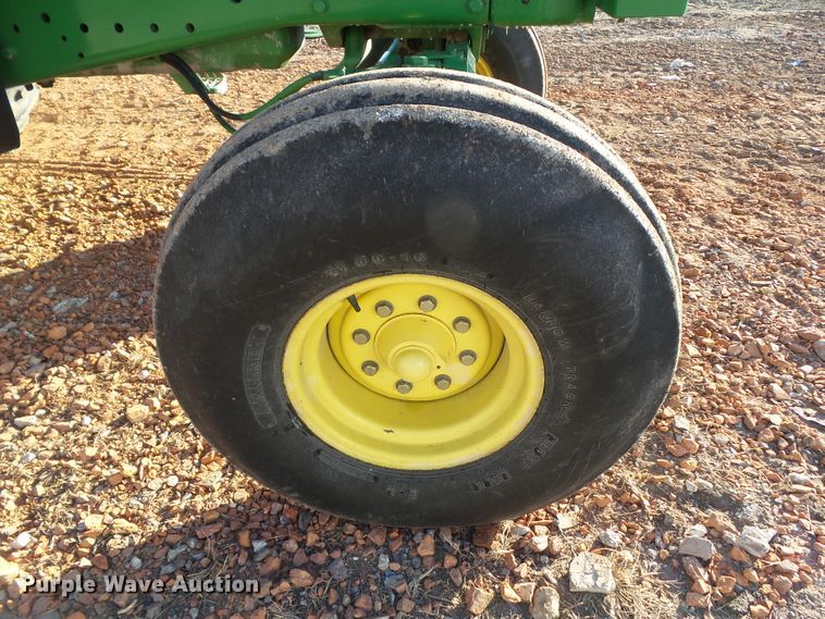 image for item DF0823 1998 John Deere 7810 tractor