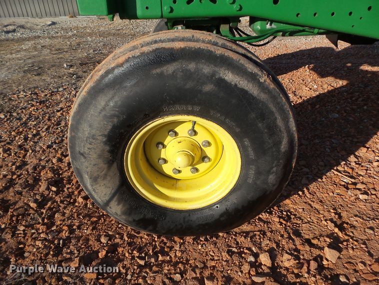 image for item DF0823 1998 John Deere 7810 tractor