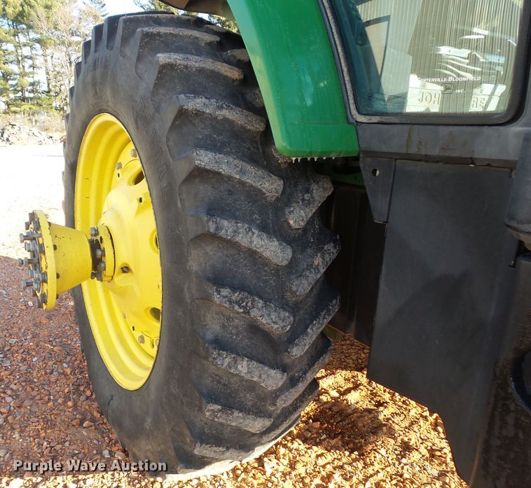 image for item DF0823 1998 John Deere 7810 tractor