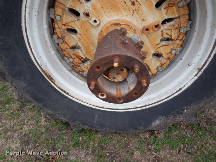 image for item DF2626 1990 Ford 8630 tractor