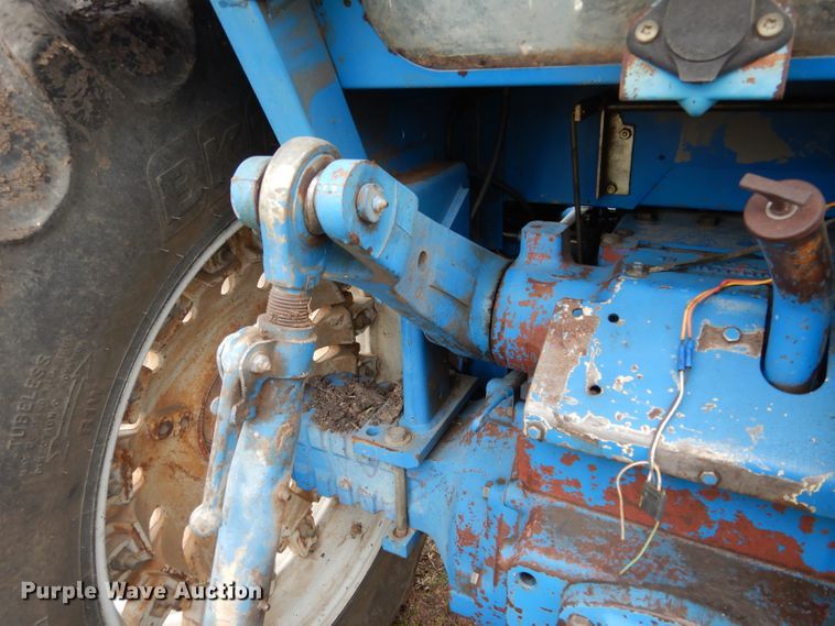 image for item DF2626 1990 Ford 8630 tractor