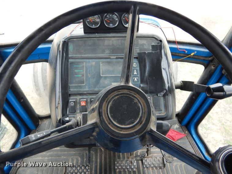 image for item DF2626 1990 Ford 8630 tractor