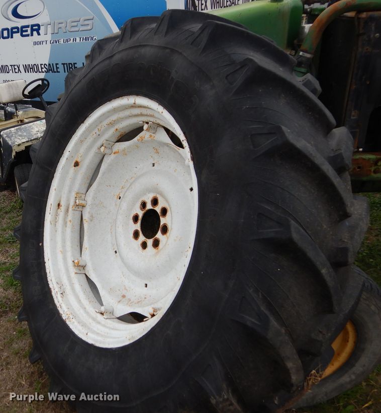 image for item DF2626 1990 Ford 8630 tractor