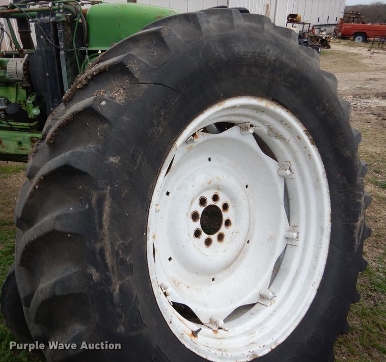 image for item DF2626 1990 Ford 8630 tractor