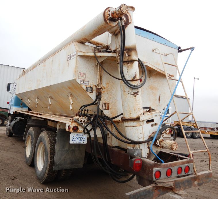 image for item DG6253 1980 International Transtar II seed tender truck