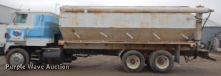 image for item DG6253 1980 International Transtar II seed tender truck