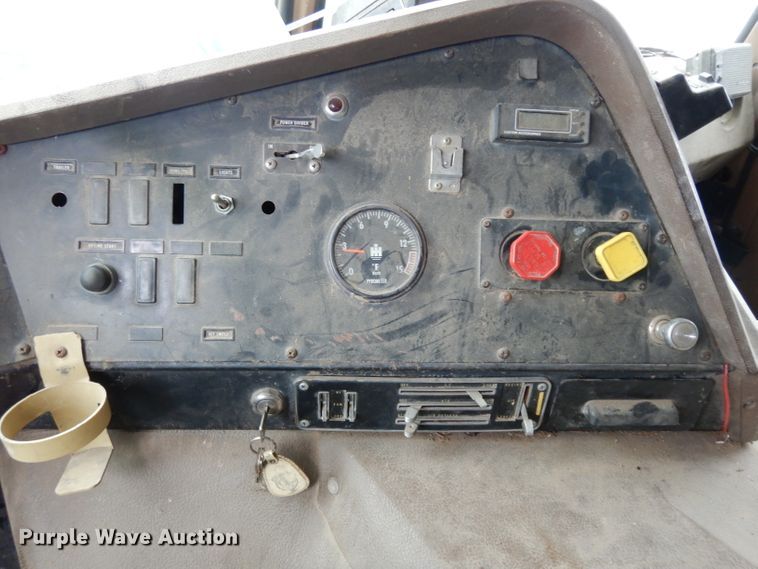 image for item DG6253 1980 International Transtar II seed tender truck